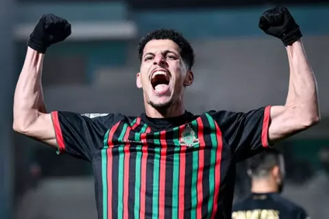 قبل مواجهة بيراميدز.. الجيش الملكي مهدد بفقدان نجمه بسبب الإصابة